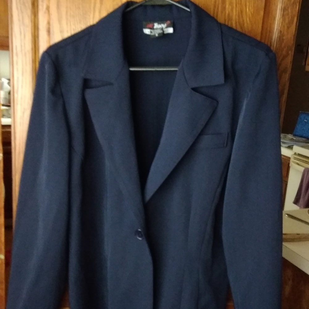 Navy blue Who's Tracy brand blazer Size 8